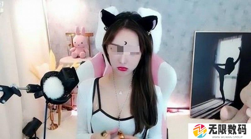 18岁美女主播奔现榜一大哥 同居后被骗两万多元