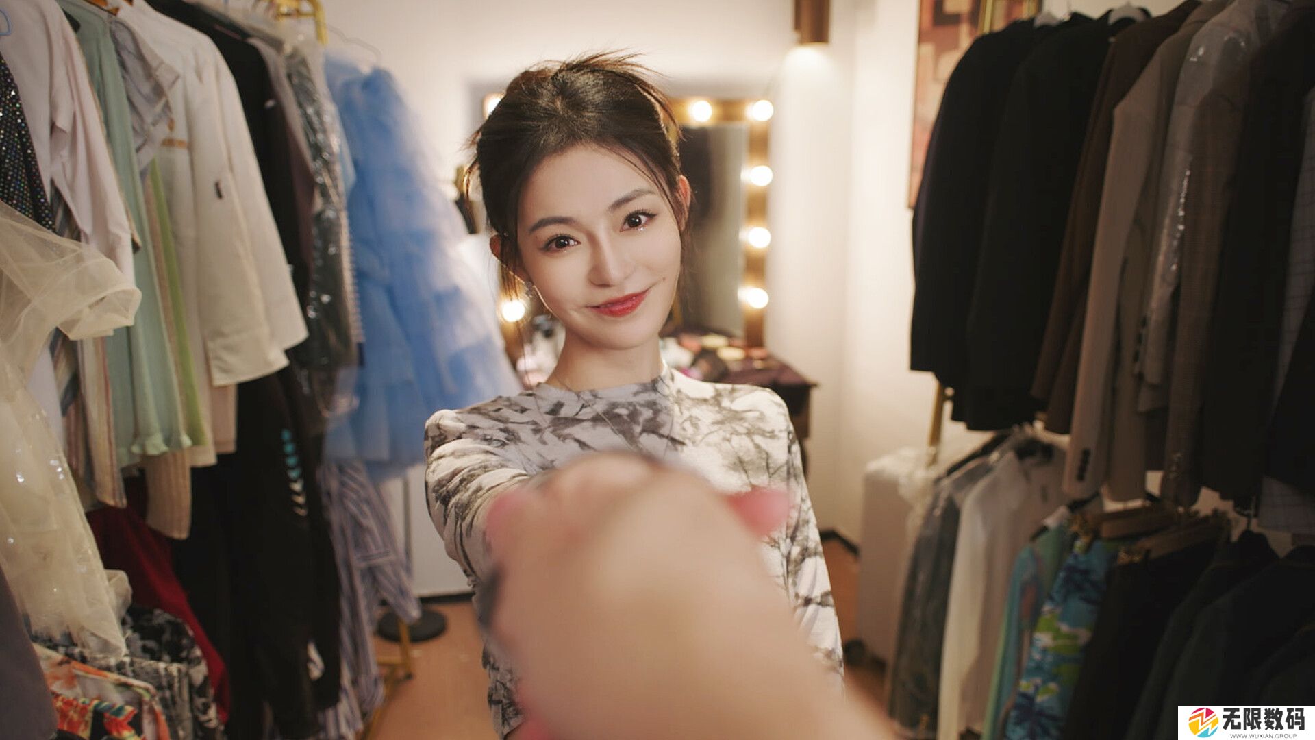 国产影游《开局五个亿》今日发售 Steam特别好评